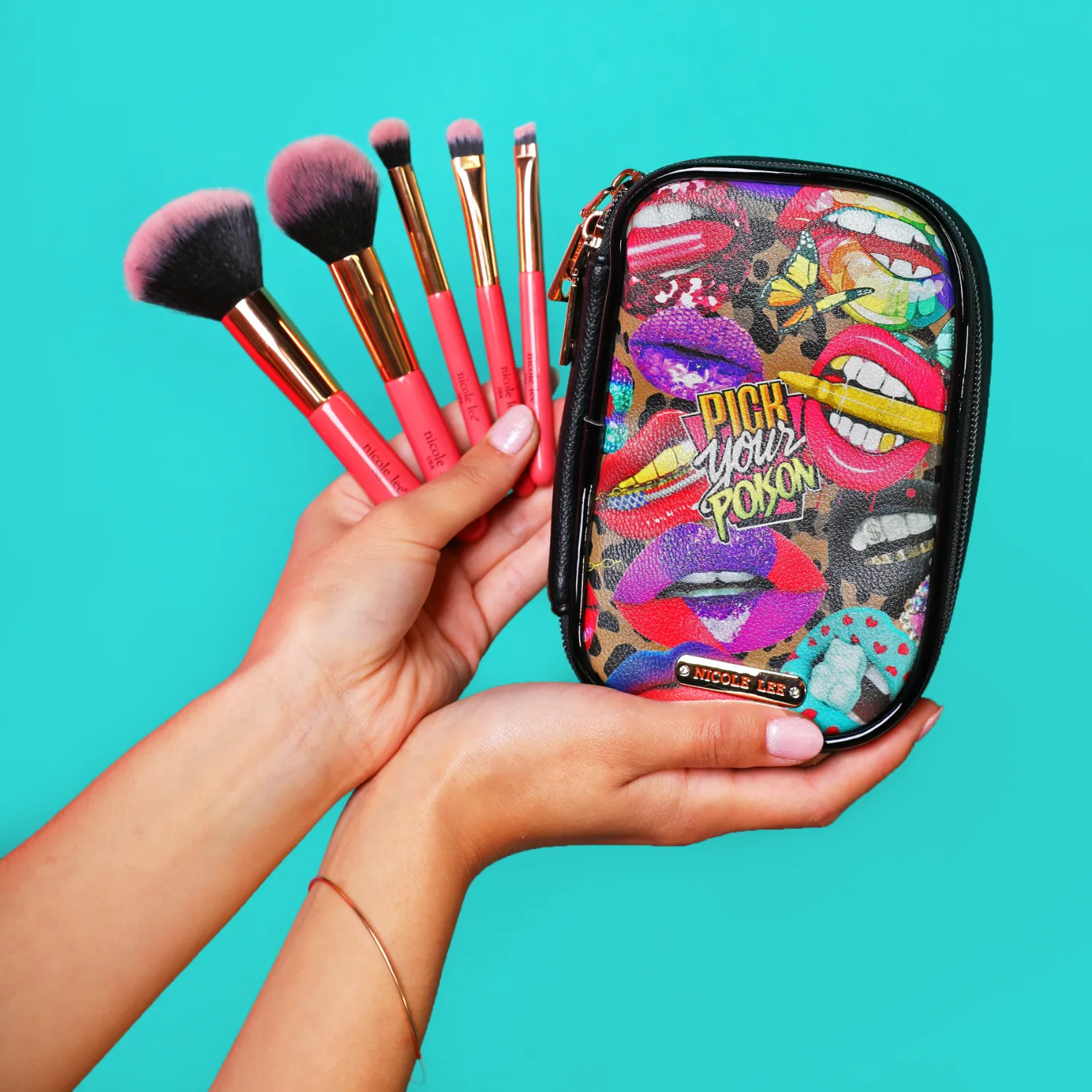 MAKEUP BRUSH SET W/ POUCH